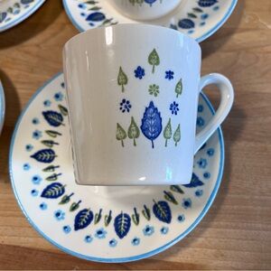 Mar-Crest tea cups and saucer